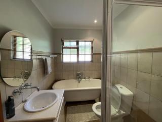Family home with table mountain view and pool - 2