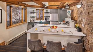 Glacier Lodge - West - 2