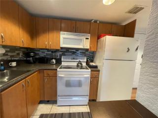 1 bed apt. A BLOCK FROM THE BEACH - 4
