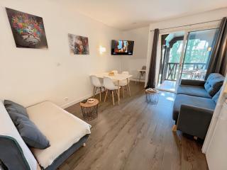 Lovely Apartment with Balcony - Golf course view - Free Parking and Heated Pool - 4