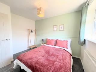 Well-Located 3BR Escape Near Lidl & Costco - 0