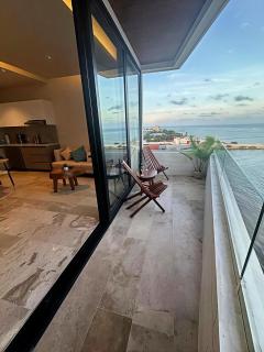 Beachfront 2BR 2BA Condo w Balcony, Ocean Views - 8