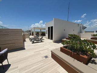 Beachfront 2BR 2BA Condo w Balcony, Ocean Views - 7