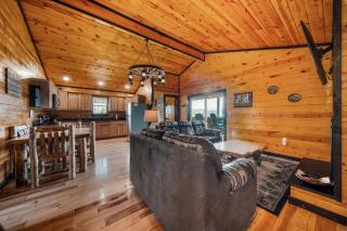 3 King Bed Mountaintop Cabin Close To Dolly With Hot Tub - 2