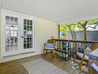 Bright & Spacious 3BR Cottage Minutes to DC - 6