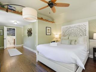 Bright & Spacious 3BR Cottage Minutes to DC - 4