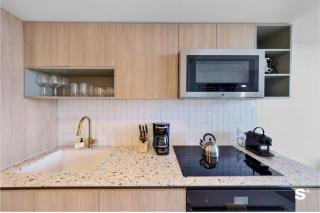 Downtown 1-BD Condo - City Views, Gym, Spa & Wellness - 3