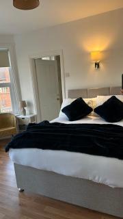 Bournemouth Sandy Beach 8-12 max, 4 double beds, bunk bed, 2 foam floor mattress, 2airbed - 4