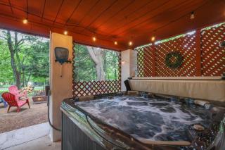 Gloria's Hot Tub Game Room Fire Pit - 8