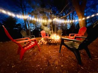 Gloria's Hot Tub Game Room Fire Pit - 7