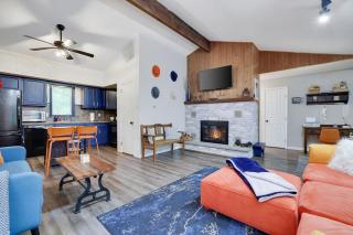 Gloria's Hot Tub Game Room Fire Pit - 4