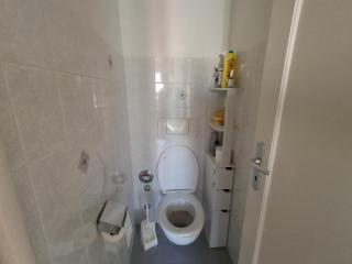 Chambre double dans un appartement avec TV, cuisine, douche et WC - 7