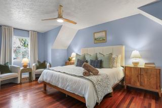 Family & dog-friendly house w pool & entertainment galore! Halfway to Downtown Savannah and Tybee Beach - 0