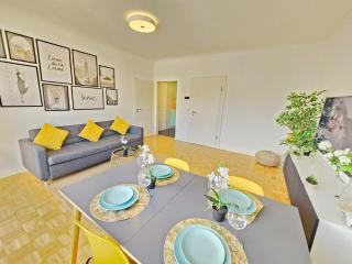 City Comfort 1BR flat with terrace view - 4