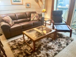 Mountain Shadows #F02 - Near Shuttle & Shopping - 9