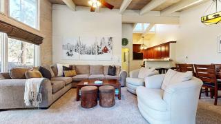 Mountain Chateau Retreat - Desirable Resort 4 BDR - Mammoth Lakes - 2