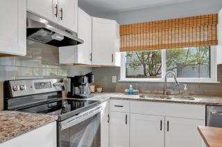 Quiet Family Friendly Getaway - Pool, 2 King Beds - 7