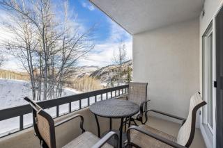 Luxe 2BR Beaver Creek Retreat - Balcony Views & Ski-In & Ski-Out Access - 4