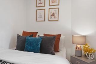 Stylish Apartment - 4