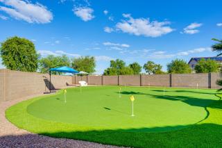 Spacious Backyard with Putting Green! Peoria Retreat - 9
