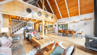 Classic A-Frame Cabin w Hot Tub Deck Easy Access Near Ski Lake Summit Haven by AvantStay - 4