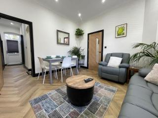 Exchange House - FREE Parking - 3 En-Suite Bedrooms - Close to M5-J2 and Train Station - Good connection to city centre - Close to Metro Extension to Briery Hill - 0