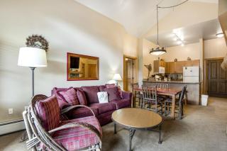 Lofty Quarters #409 - 8