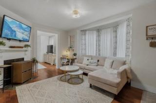 Charming Victorian Apartment - 6