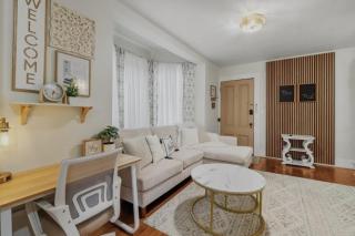 Charming Victorian Apartment - 5