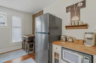 Charming Victorian Apartment - 1