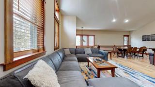 Red Slate Canyon - Modern 2-Story Condo - 3