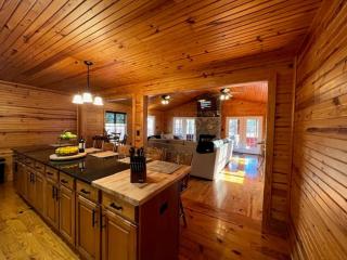 Cottage on Cypress Bay near Paris Landing State Park - 1