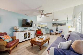 Serene home with enclosed yard, grill, games, & central AC - dog-friendly - 7