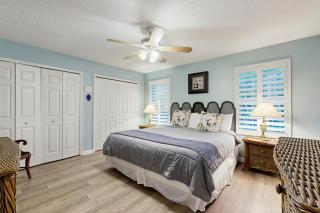 Serene home with enclosed yard, grill, games, & central AC - dog-friendly - 2