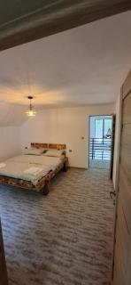 The Nest on the Hill - 8