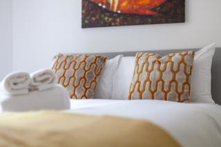 Bright 2-Bed Home near Tower Bridge & Shard - 5