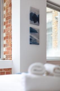 Bright 2-Bed Home near Tower Bridge & Shard - London - 2