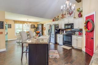 Hot Tub and Scenic Deck! Spacious Cookeville Retreat - 9