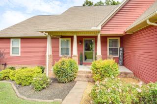 Hot Tub and Scenic Deck! Spacious Cookeville Retreat - 6