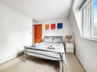 Whitechapel Hideaway - 1