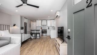 The Nomad: 4 1BRs 2 Studios 24-Guest Retreat - 6