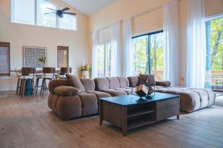 Rosewood Loft Upper Suite - 0