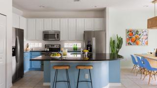 Sleeps 18 Solterra Resort Pool GameRoom Themed BDRs Broad Oak by AvantStay - 4