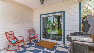 Golden Hour Beach Retreat Hot Tub 2 Bikes Putting Green Mins to Shore - 5