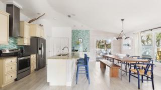 Cottagecore Coast Deck Hot Tub Surf-Centric Neighborhood Kids Suite - 1