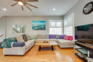 Coastal Sea Side Townhome - Walk to Beach! - 8