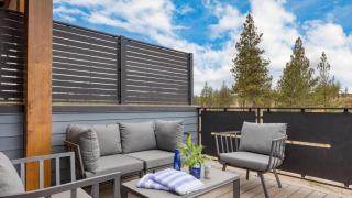 1135 Aerie Buyout 2 Units Deck Hot Tub Views Mins to Old Bend - 8