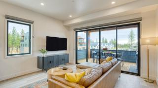 Aerie Luxe 4 Unit Buyout 10BDR Mins to Old Bend Hot Tub Mountain Views - 0
