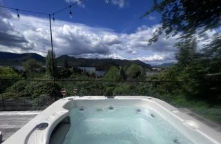 Stylish Lake Ōkāreka Retreat Views, Spa in Rotorua - 5