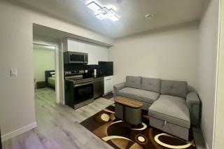 Cozy 2BR Retreat - 10 Mins to WEM - Free Parking & WiFi - 9